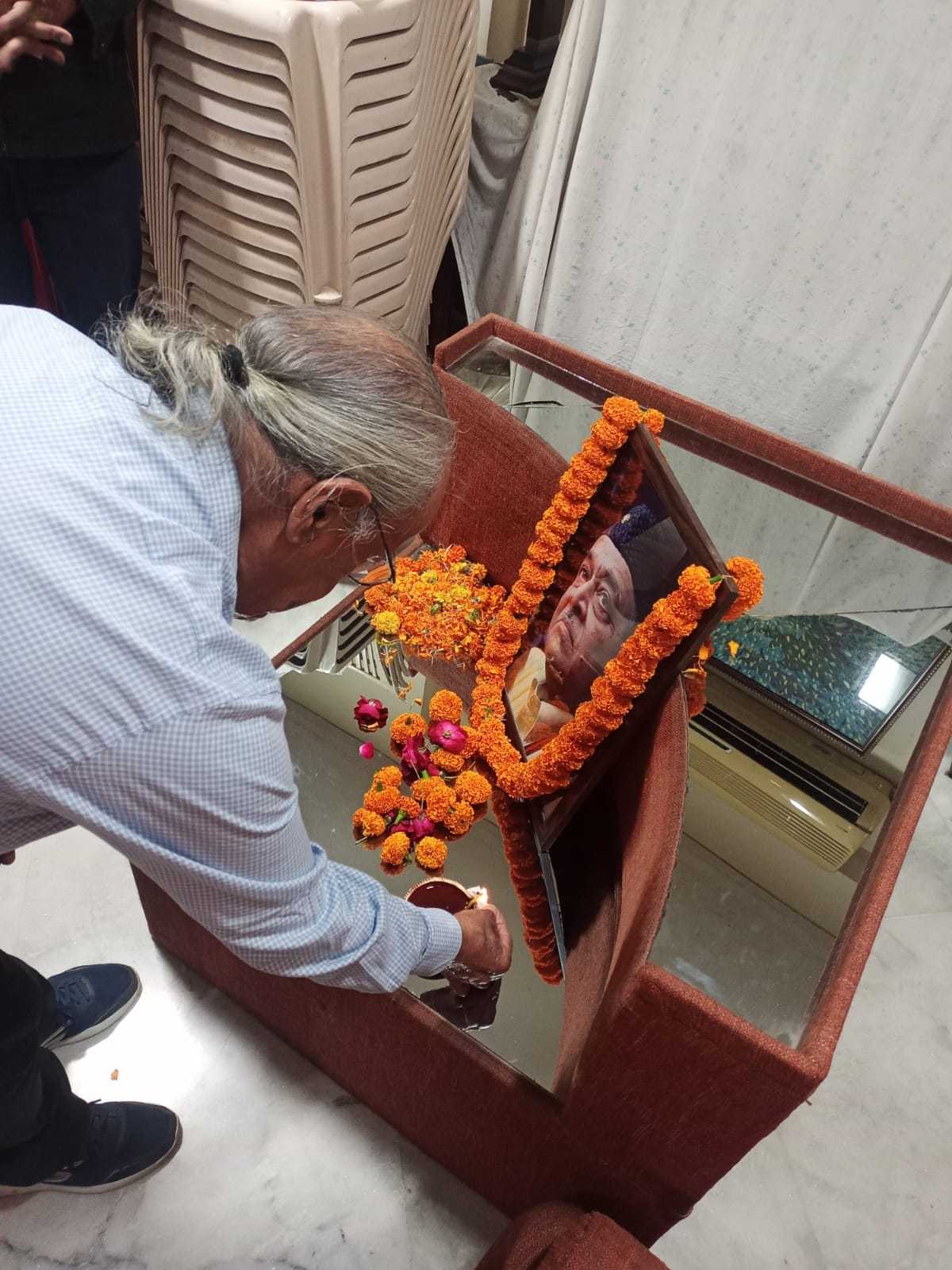 ড০ ভূপেন হাজৰিকাদেৱৰ পুণ্যতিথি উপলক্ষে এখনি স্মৃতিচাৰণ সভাৰ 